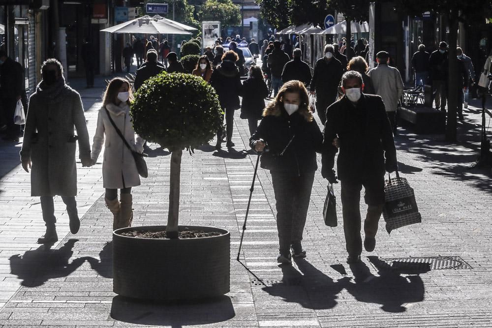 Sábado de sol, rebajas y terrazas antes de la entrada en vigor de las nuevas restricciones