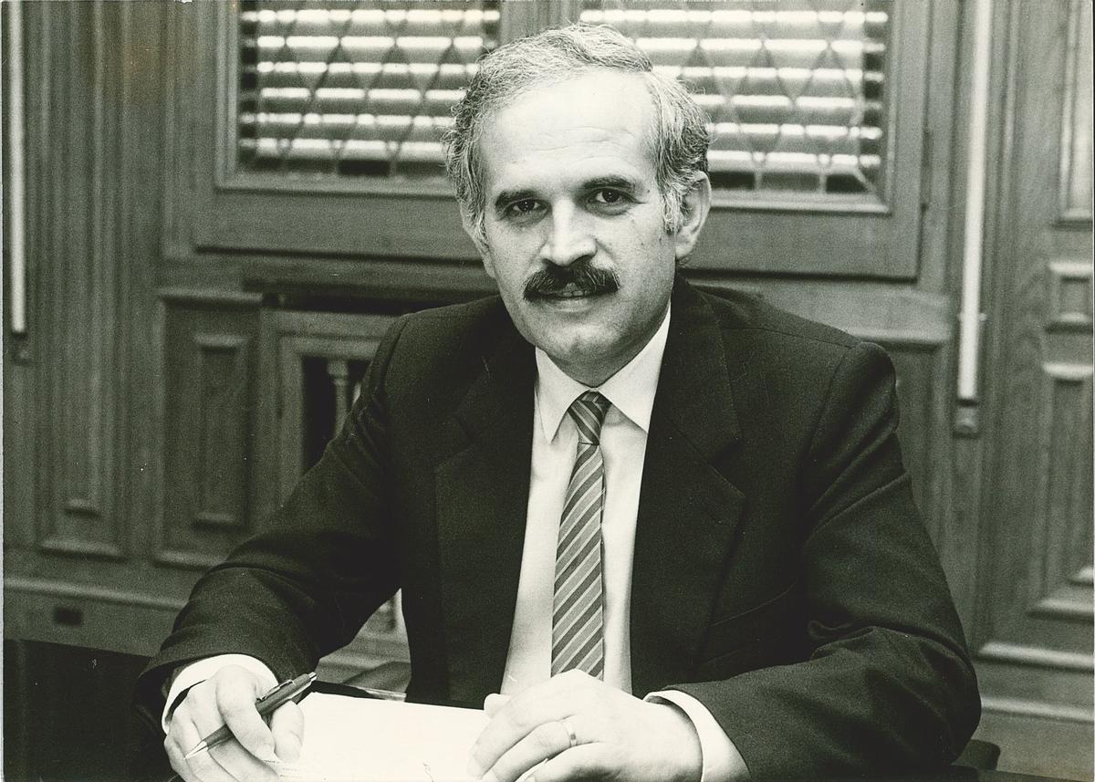 Frederic Prieto como alcalde de Cornellà, en 1983