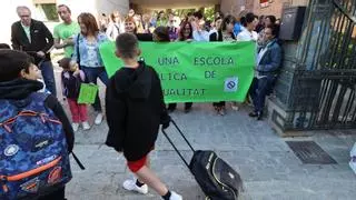 Familias del colegio El Romeral de Alcoy lanzan una recogida de firmas exprés para tratar de evitar la pérdida de un aula