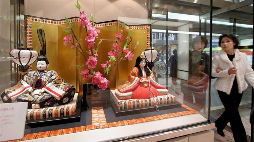 Las muñecas invaden Japón para celebrar el día de las niñas