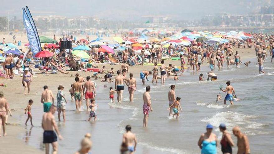 El turista de Castellón es familiar, de mediana edad, busca playa y repite