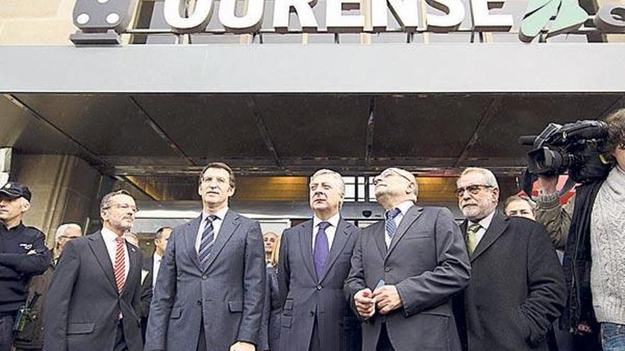 Las autoridades, a su llegadfa ayer a la futura estación intermodal del AVE en Ourense.  // Brais Lorenzo