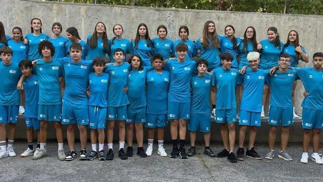 Miguel Pedreira (segundo por la izquierda abajo), con Galicia.