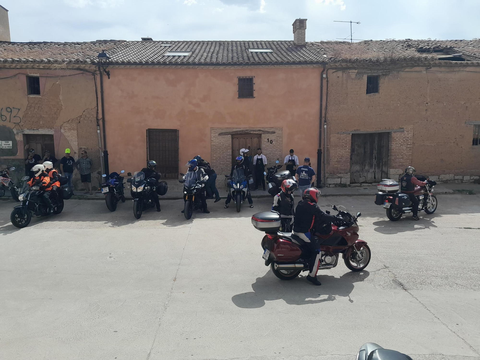 GALERÍA | La concentración "Ruedas Raras" llena Toro de motos y mucho ruido
