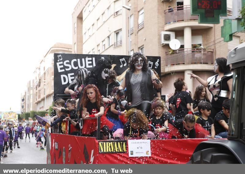 Almassora se llena de fiesta con la cabalgata