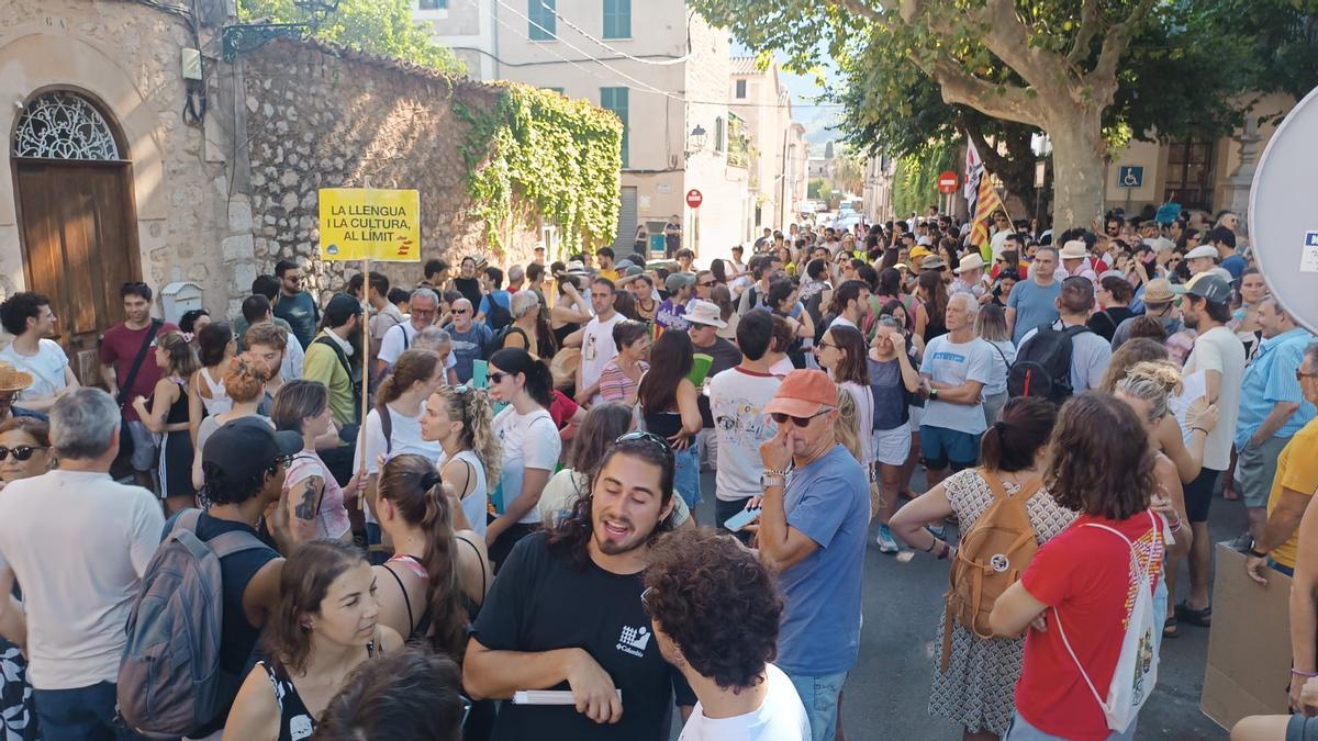 FOTOS | La protesta de Sóller contra la masificación turística, en imágenes FOTOS | La protesta de Sóller contra la masificación turística, en imágenes
