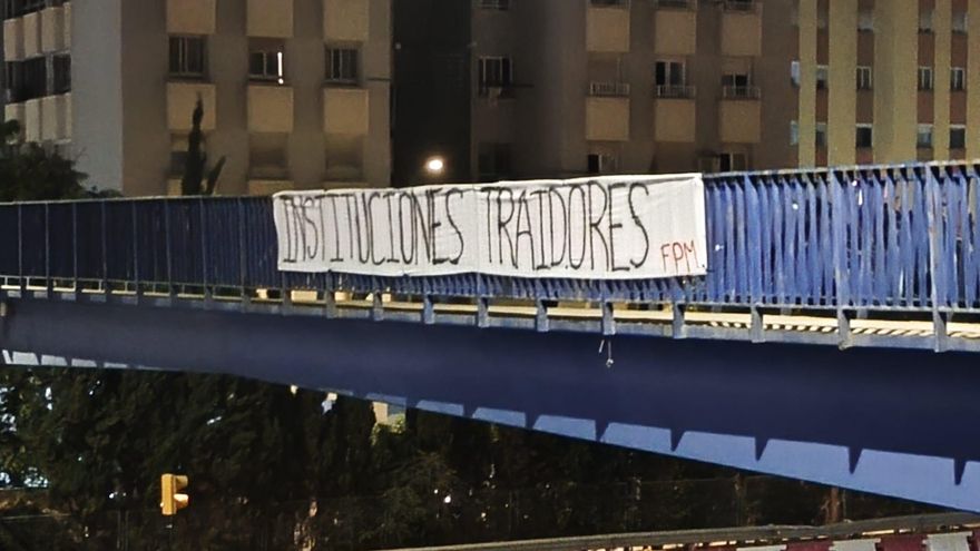 Pancartas contra la gestión de las instituciones del Mundial 2030: &quot;Traidores&quot;