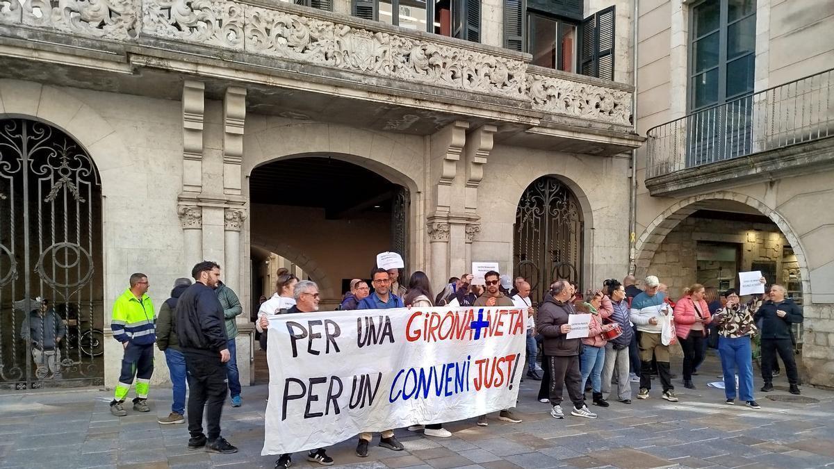 VÍDEO | Els treballadors de Girona+Neta reclamen "justícia i dignitat" i no descarten anar a la vaga