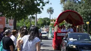Córdoba estrena carrozas y alegría en una jornada radiante 'Caminito de Santo Domingo': "El camino te alarga la vida"