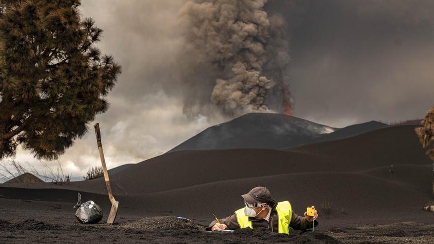 Bombas, depresiones y grandes emisiones de gases del volcán de La Palma