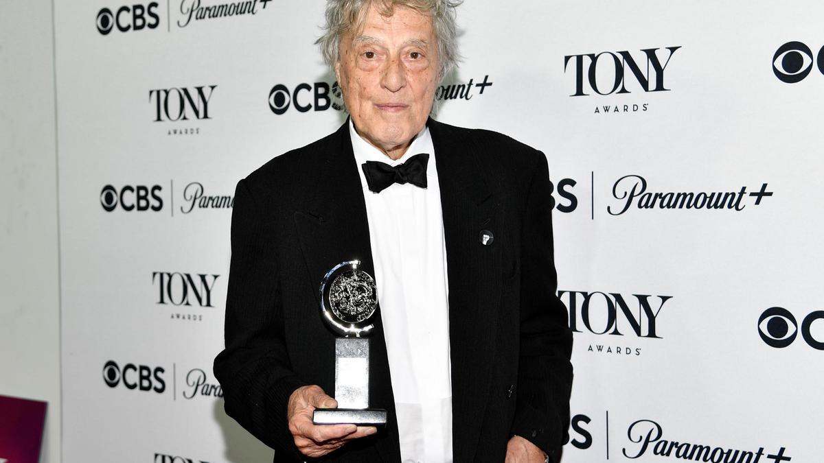 Tom Stoppard, dramaturgo británico, muere a los 88 años.