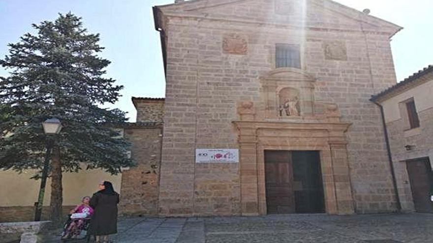 Fachada del convento de las Carmelitas Descalzas en Toro.