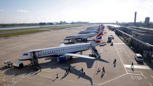 El Regne Unit simplifica les condicions per viatjar, amb menys tests Covid