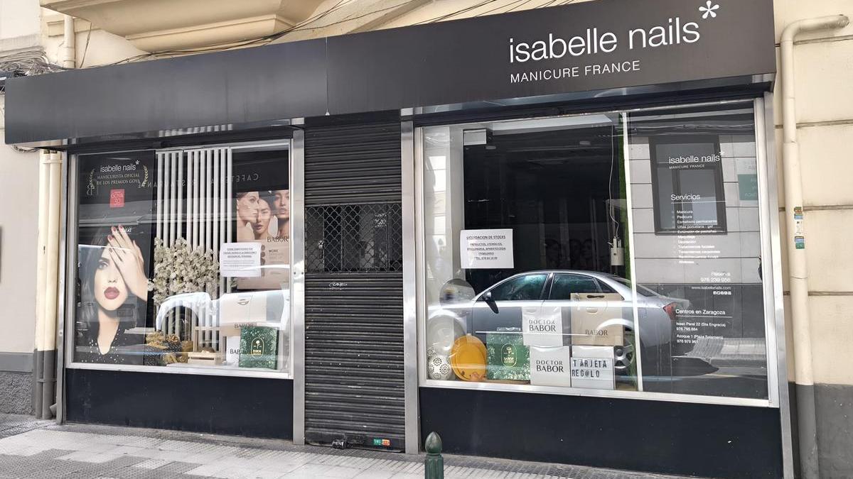 Fachada de la tienda Isabelle Nails &amp; Beaty de la calle Bolonia