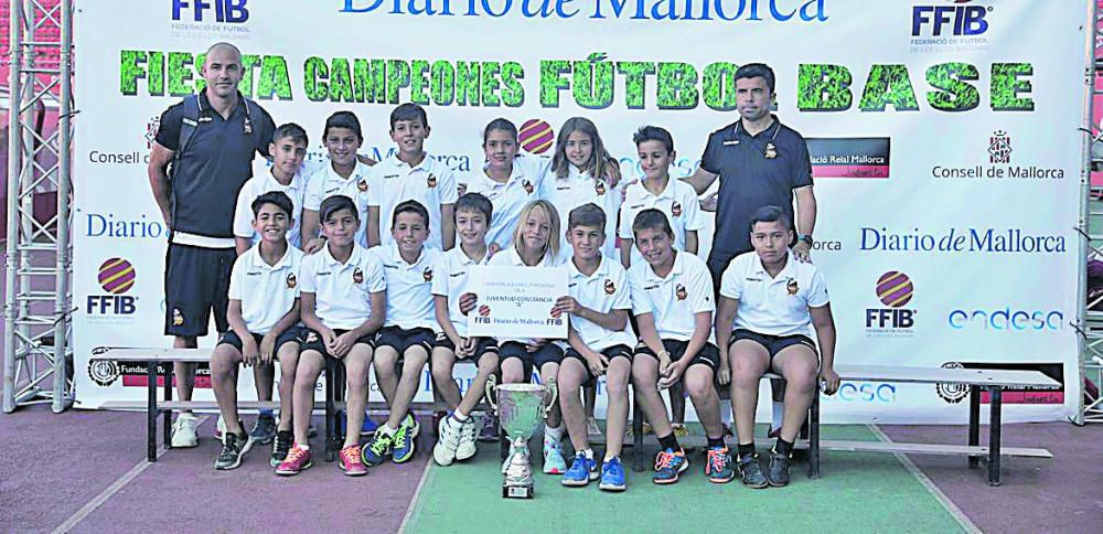 CAMPEÓN: Juventud Constancia. Alevín Segunda Liga A