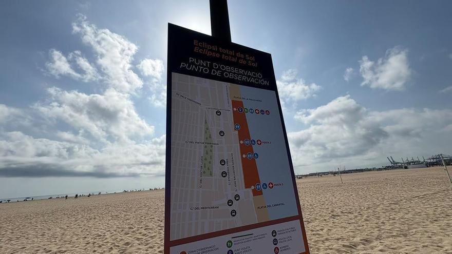 Calma abans de l’eclipsi a València: les platges gaudixen de la normalitat abans del fenomen