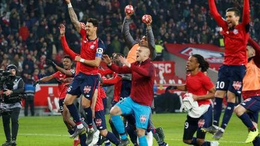 Los jugadores del Lille celebran la victoria. // Reuters