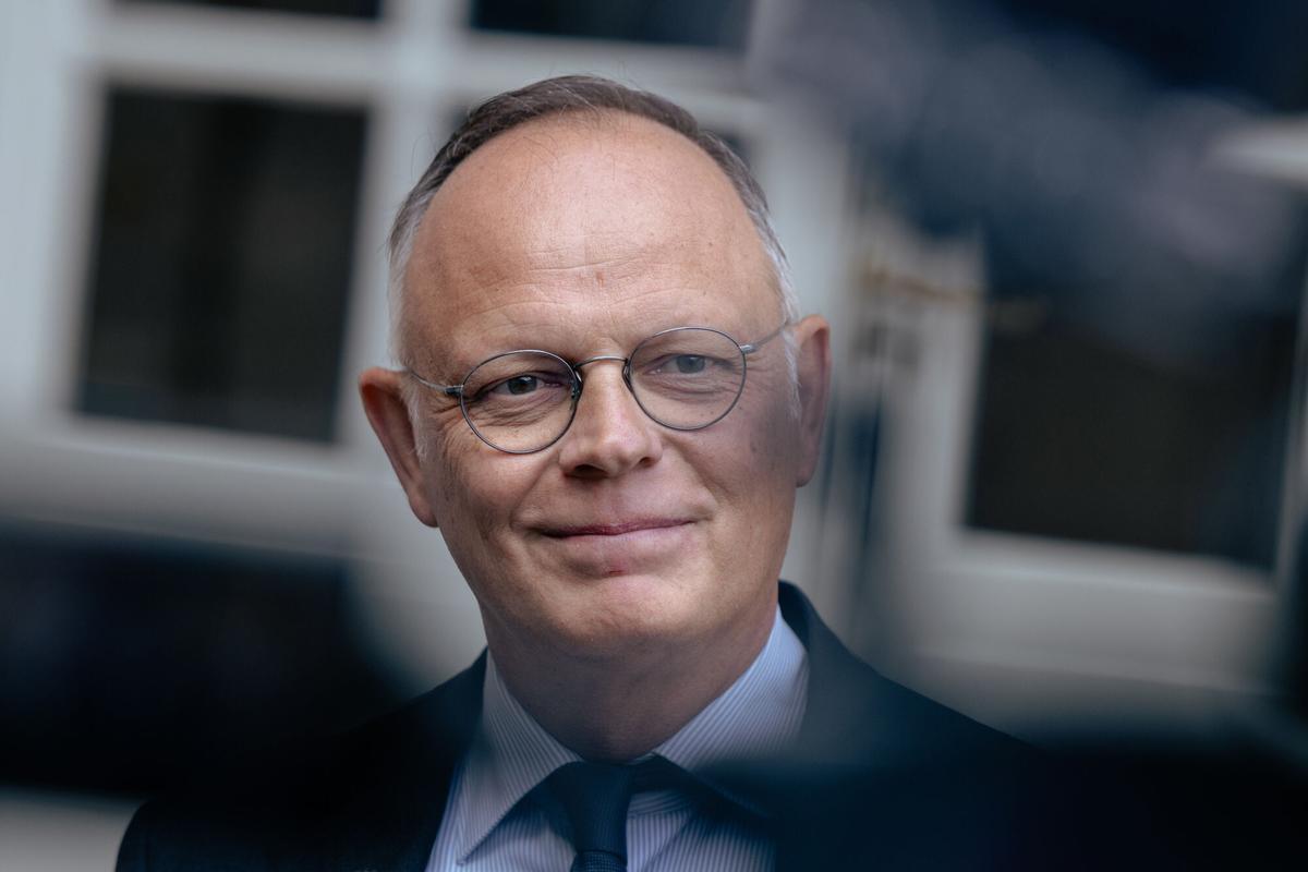 Philippe, opció del centredreta contra Le Pen, davant la justícia