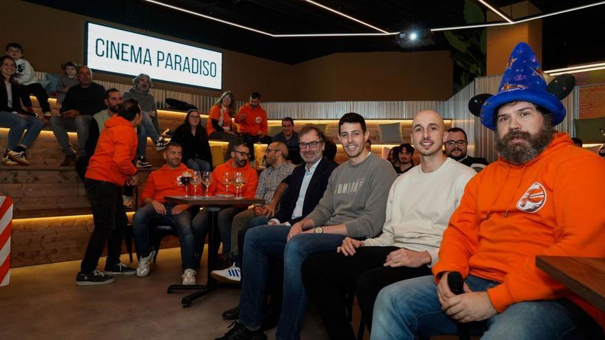 Garimbasket ayer con Álex Hernández y Ángel Hernández.  // MIGUEL MIRAMONTES