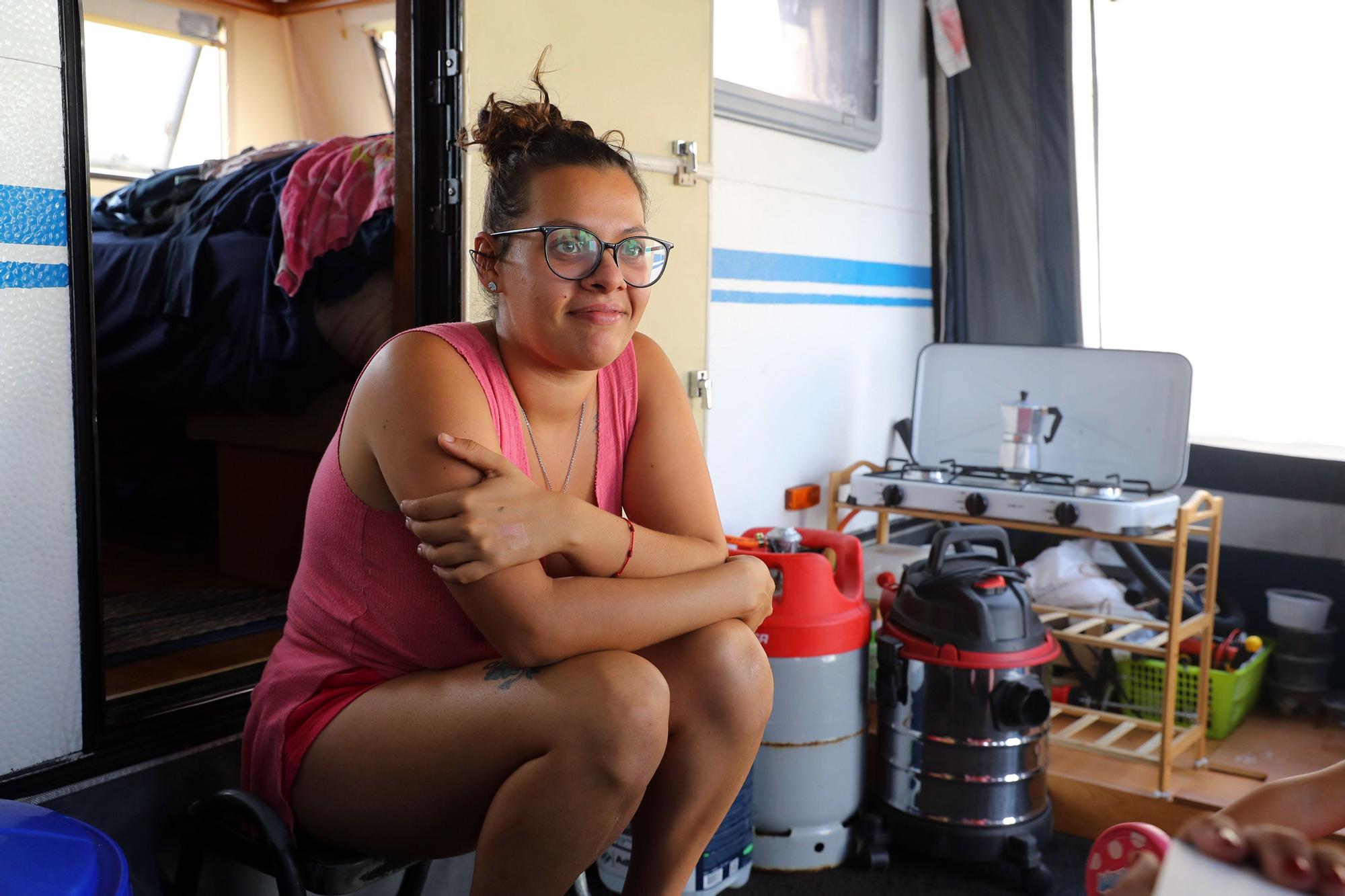 La vida en una caravana 46 días después de la erupción en La Palma