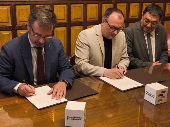 Vilanova i la Geltrú se adhiere al Pacte Nacional per la Llengua y "reafirma su compromiso" por la defensa del catalán