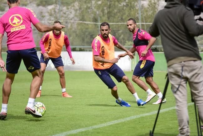 Entrenamiento de la UD LAS PALMAS en Barranco ...