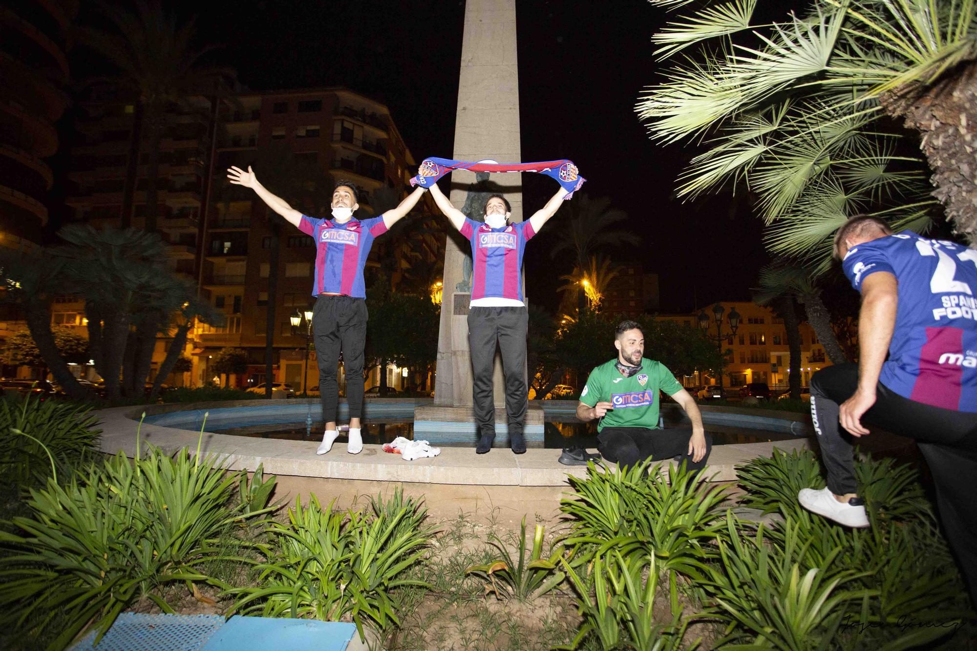 La UD Alzira celebra el ascenso a Segunda RFEF