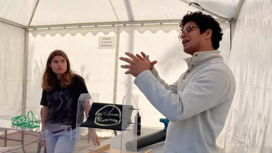 Ars Creatio arranca su Semana de la Ciencia con talleres de tres universidades en el paseo Vista Alegre de Torrevieja