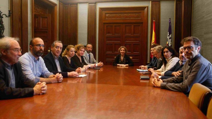 Los alcaldes, ayer, en DelegaciÃ³n de Gobierno.