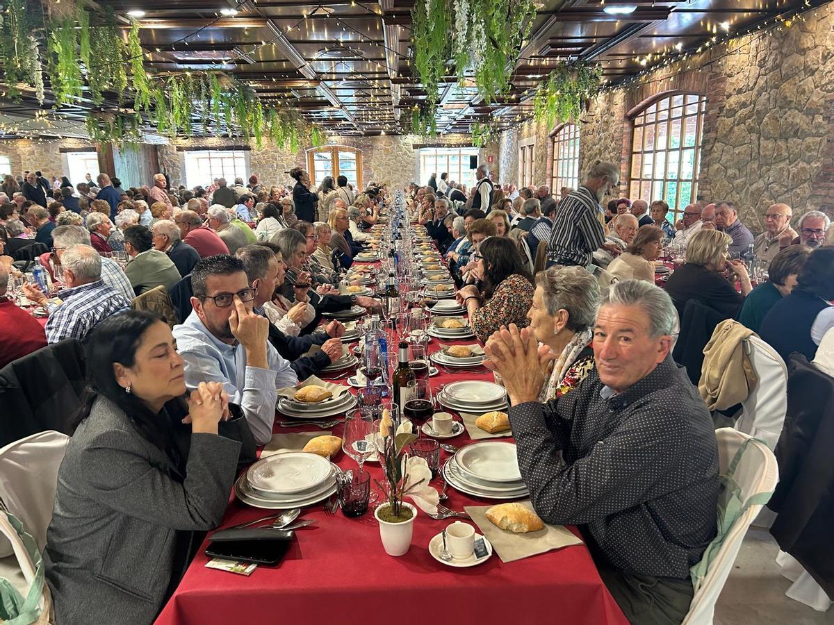 EN IMÁGENES: Comida por San Isidro de los jubilados de Llanera