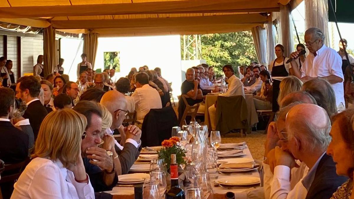 El ‘civet’ de Luis Conde reuneix 400 persones en la seva «Trobada del diàleg» El ‘civet’ de Luis Conde reuneix 400 persones en la seva «Trobada del diàleg»
