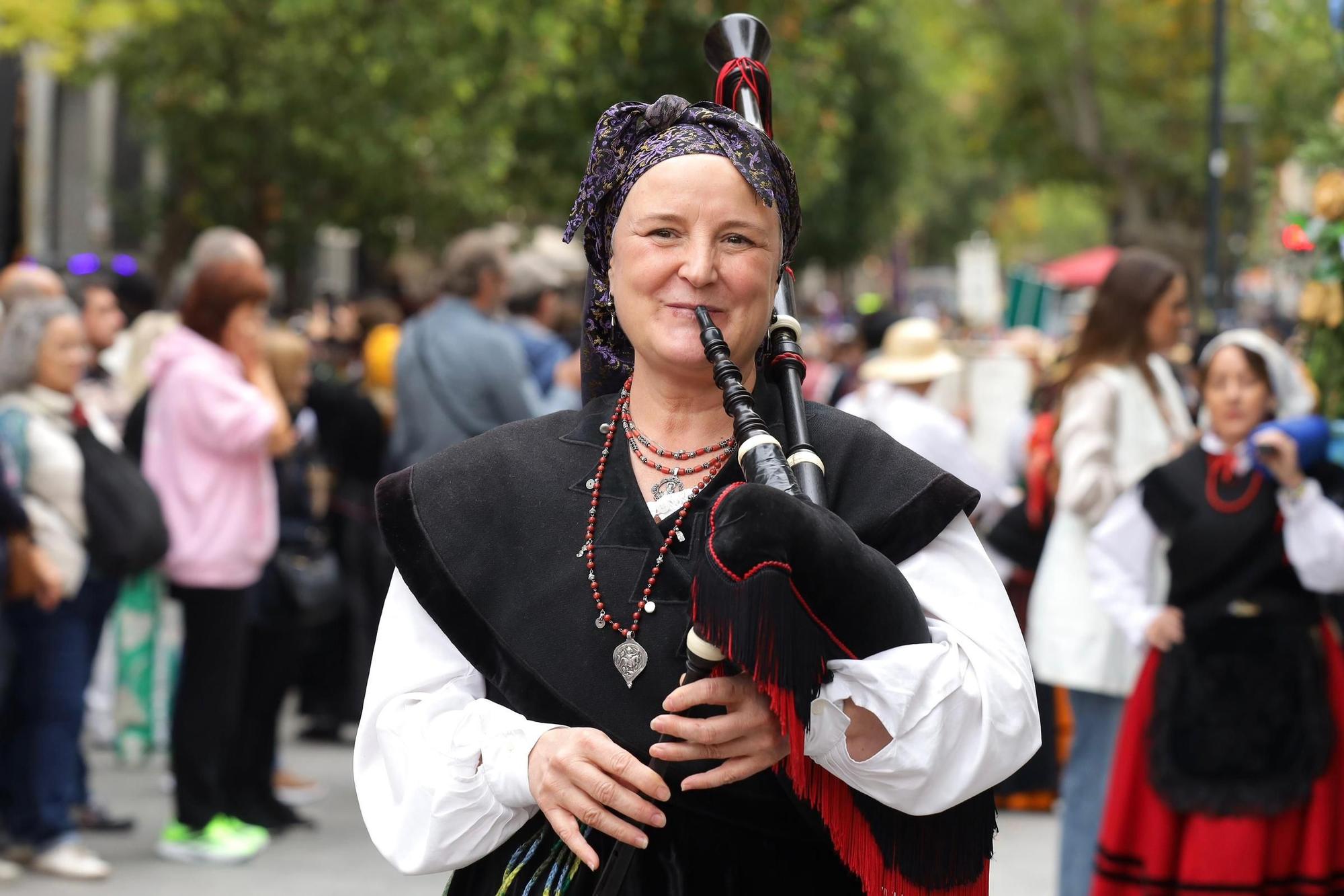 La Ofrenda de Frutos brilla un año más por el centro de Zaragoza