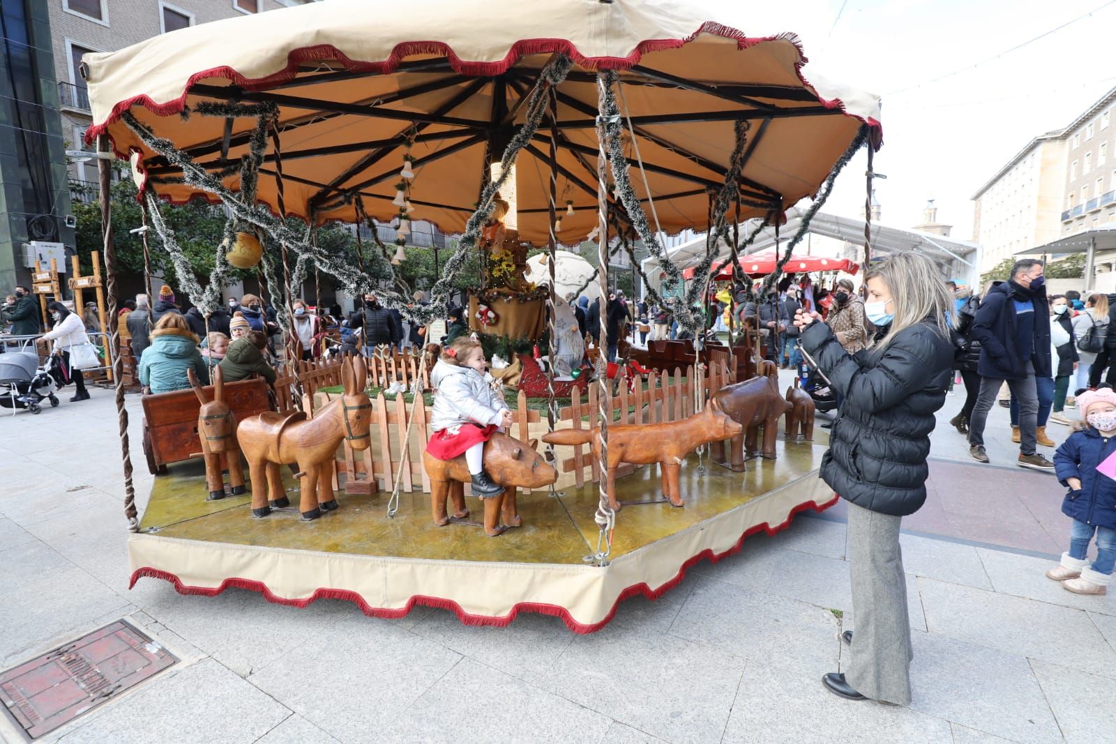 La Navidad se vive en la plaza del Pilar