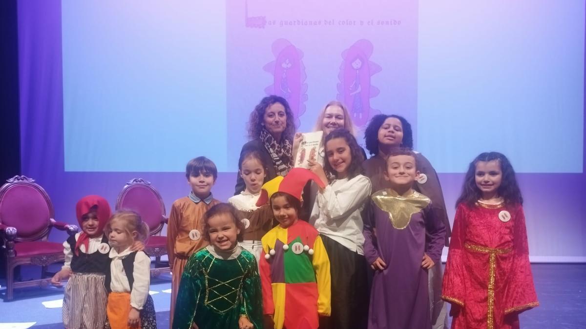 VÍDEO: Grado celebra el Día del Libro con la presentación del trabajo artístico "Las guardianas del color y el sonido" de la Escuela Rural de La Mata