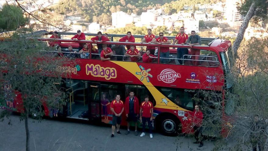 La selección española de rugby visitó los enclaves turísticos de la capital.