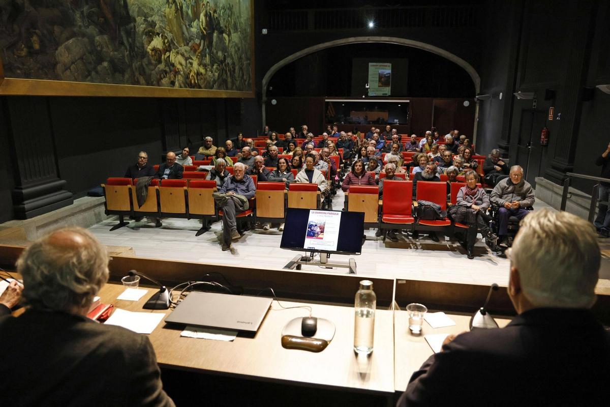 Girona. Auditori Irla. Presentacio de la novel·la "La darrera paraula" de Toni Strubell.
