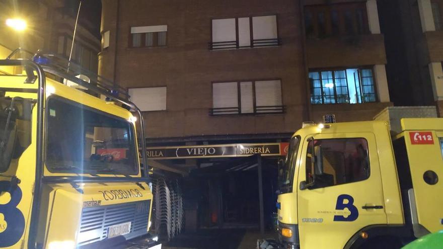 Un incendio en una conocida sidrería de La Felguera obligó a desalojar dos edificios