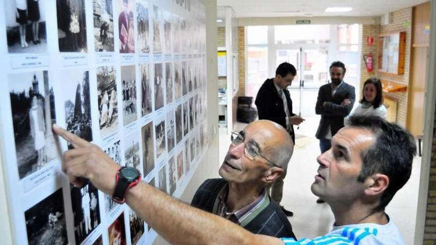 La exposición se titula &quot;Meis no tempo&quot;, y se encuentra en el vestíbulo del colegio de Mosteiro.