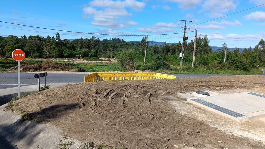 Aguardan que Naturgy autorice la ‘descarga’ de la línea eléctrica enterrada para el futuro colegio de O Milladoiro