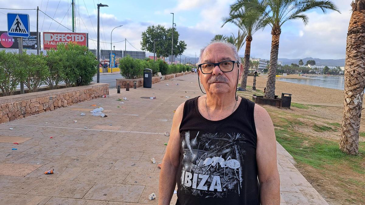Galería de imágenes de la suciedad en el la playa de s'Arenal de Sant Antoni a primera hora de la mañana Galería de imágenes de la suciedad en el la playa de s'Arenal de Sant Antoni a primera hora de la mañana