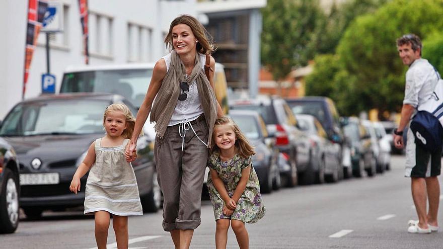 Letizia y sus hijas, de la espontaneidad a la formalidad