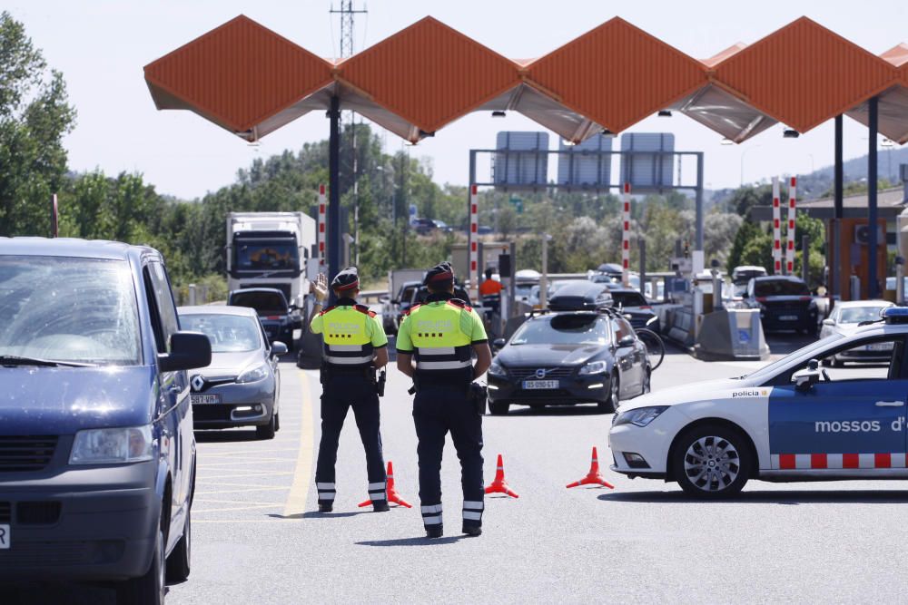 Gran desplegament policial a la Jonquera