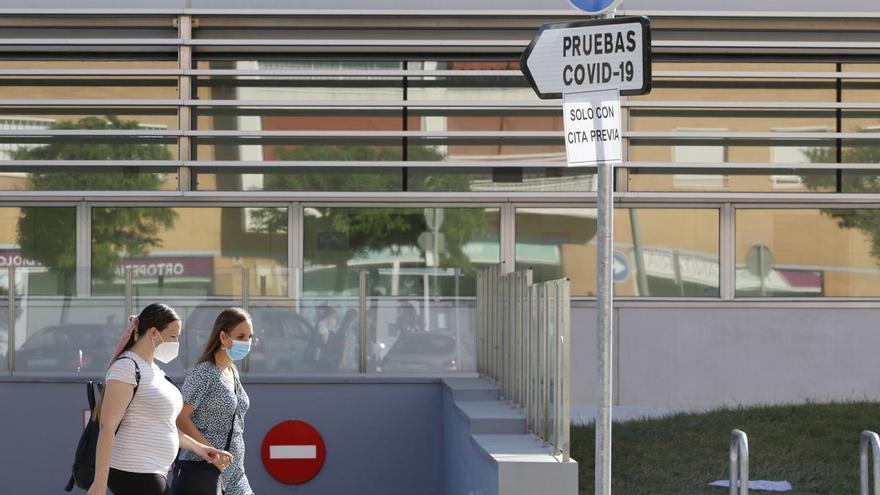 Salud registra 75 positivos en Córdoba, 13 hospitalizaciones y cuatro fallecidos más en la última jornada