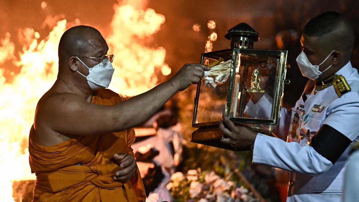 Cremación de las víctimas del tiroteo en una guardería en Tailandia