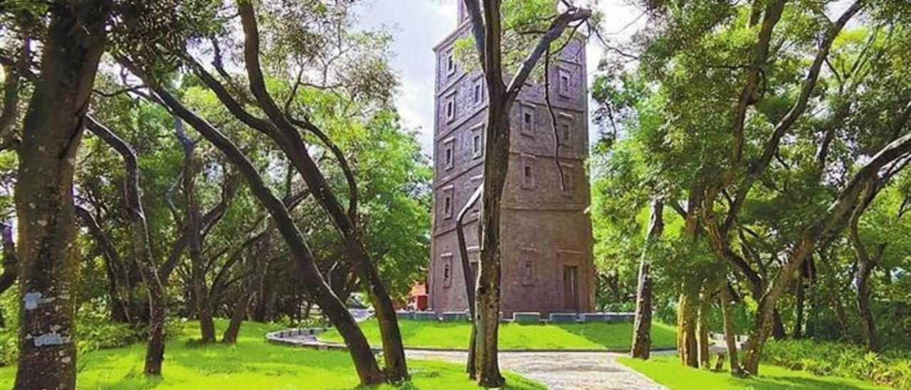 La réplica de la Torre de Hércules, en el Parque de la Amistad Internacional.   | // TURISMO DE SHENZEN