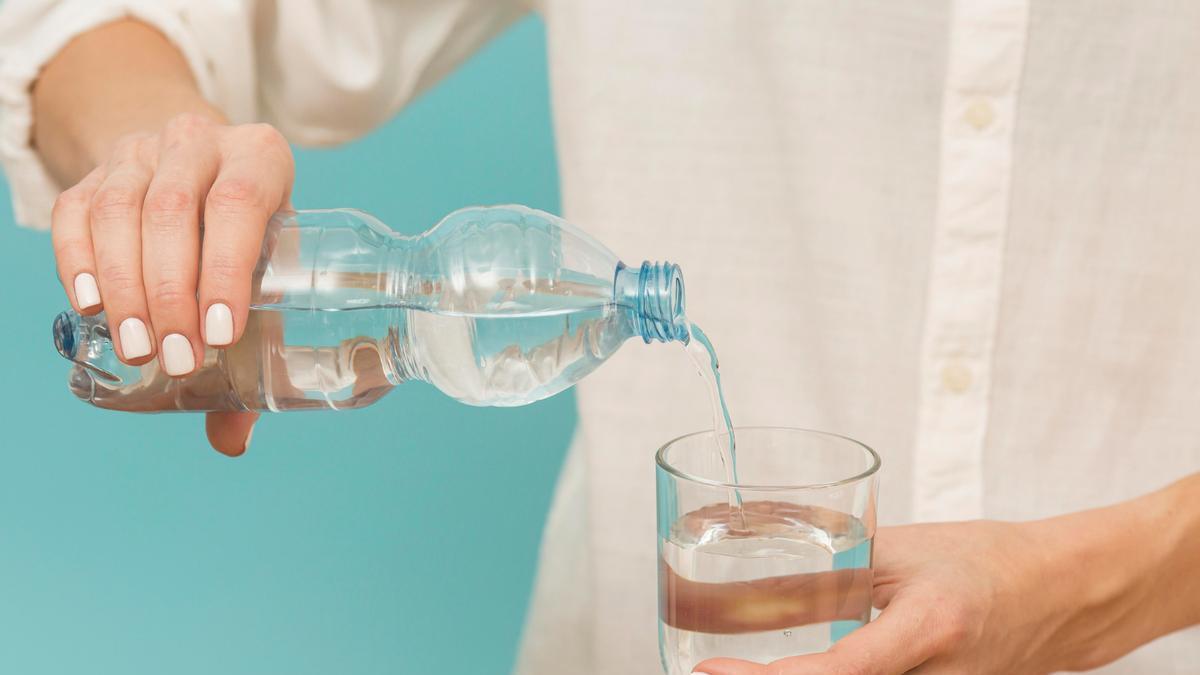 La OCU lo confirma: estas son las mejores marcas de agua embotellada que puedes comprar en el supermercado