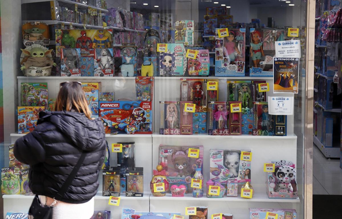 Escaparate de una juguetería.
