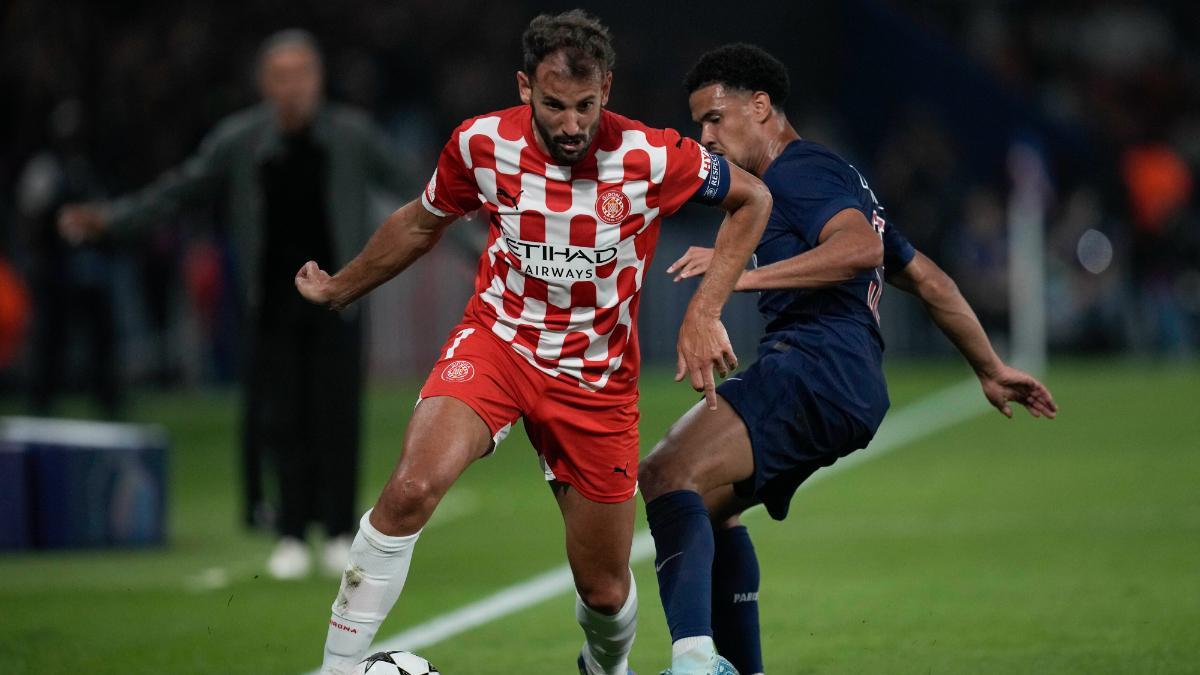 Stuani durante el partido ante el PSG