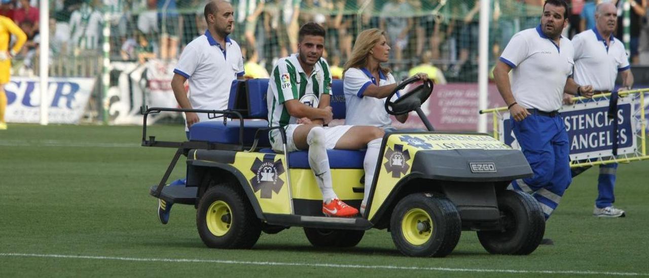 Pelayo Novo se lesiona el codo en las semifinales por el ascenso, contra el Murcia, en junio del 2014.