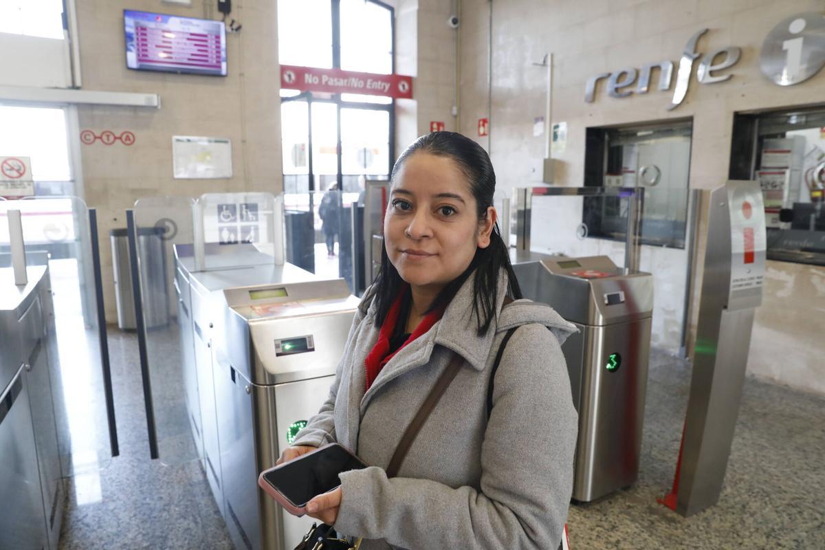 Avilés. Estación de tren..Obras de mejora de andén